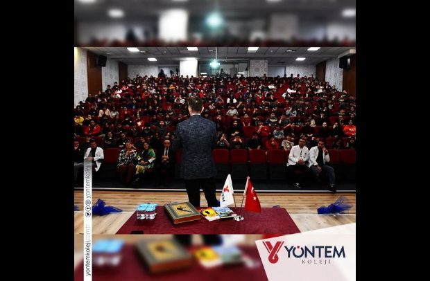 Romanlarını severek okuduğumuz Hasan Sarı bugün kitapseverlerimizle buluştu. 